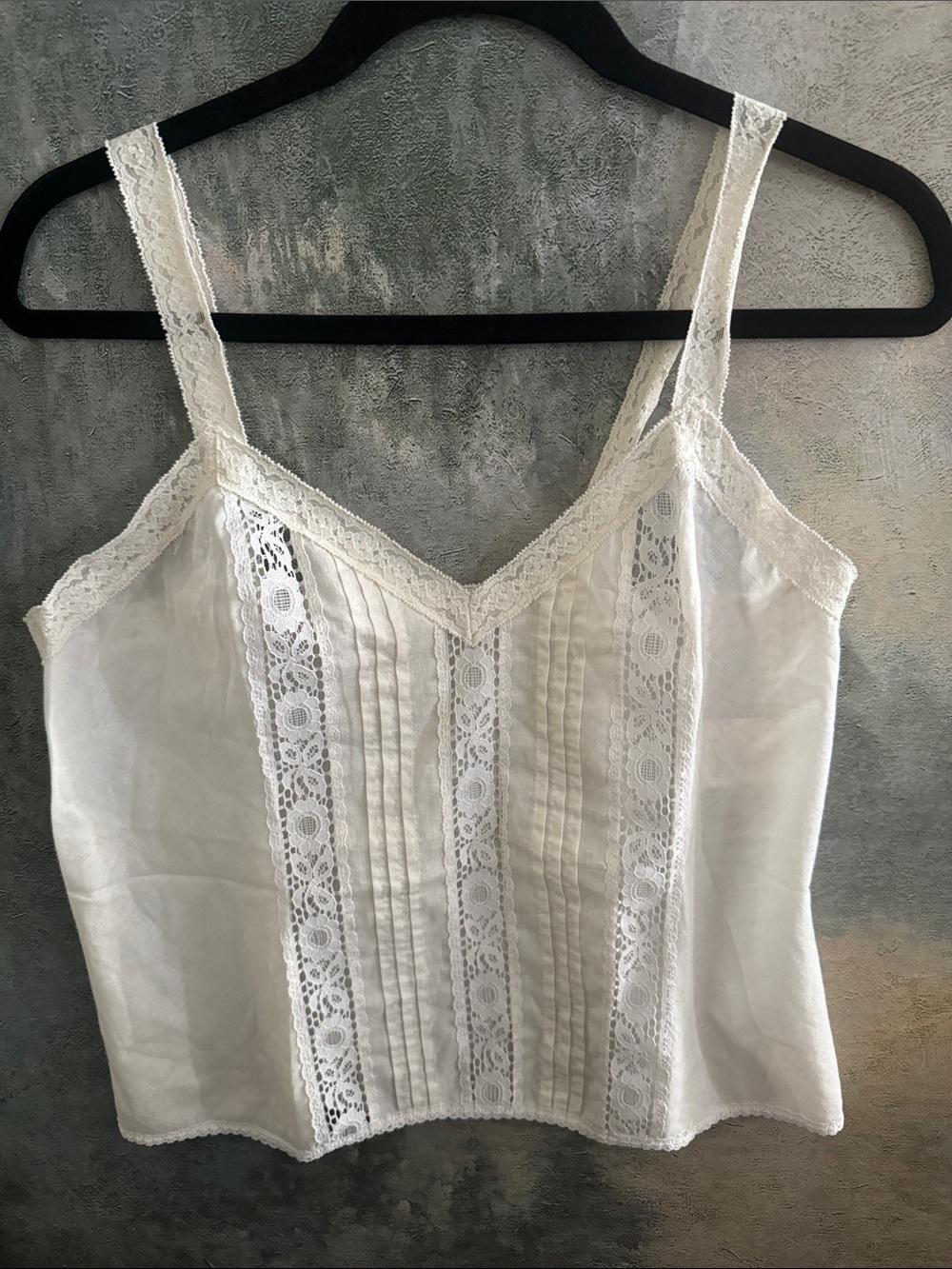 Vintage Deena ~ Delicate Lace-Trim / Cream Tank Top In Cream Size 38